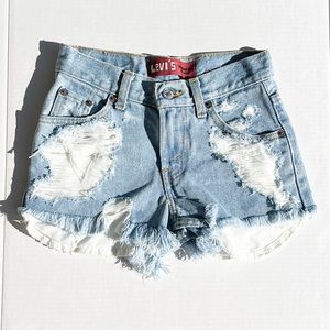 Vintage Levi shorts 550 24 1/2 w 9 reg